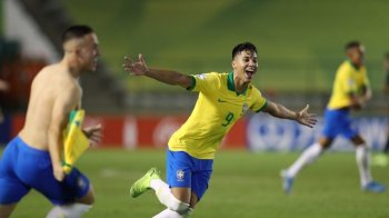 Kaio Jorge marcou o primeiro gol do Brasil, de pênalti (Foto: Sergio Moraes/Reuters)