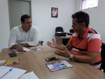 Superintendente Gustavo Acioli Torres e Tony Cabral, do Instituto Amor 21. Foto: Ascom Sudes