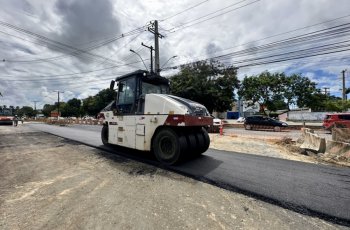 Durval de Góes Monteiro recebe pavimentação em obra de ampliação da via. | Kailhane Amorim/ Ascom Seminfra