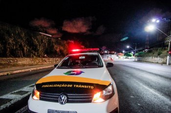 A fiscalização da SMTT auxilia o trânsito de Maceió. Foto: Pei Fon/ Secom Maceió