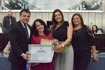 Assembleia concede o título de cidadã alagoana à Marié Miranda