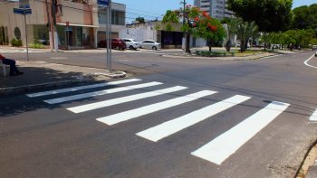 SMTT avança com a pintura de faixas na Rua Epaminondas Gracindo, na Pajuçara. Foto: Ascom SMTT