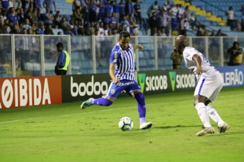 Empate sem gols na Ressacada não mudou posição das duas equipes: (foto: Frederico Tadeu / AVAÍ F.C)