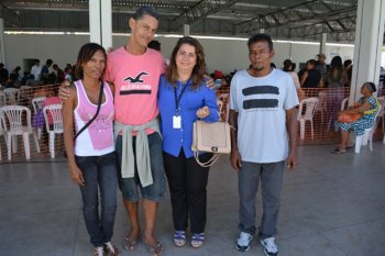 Jeane acompanha usuários da Assistência Social para inserção no programa habitacional (Foto: Ascom Semas/ Arquivo)