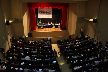Estudantes lotaram auditório da Faculdade Cesmac do Agreste, em Arapiraca