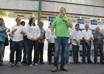 Cerimônia aconteceu em Santana do Mundaú neste sábado (30); programa vai destinar R$ 15 milhões para aquisição da produção de pequenos agricultores