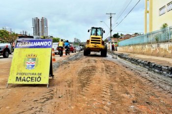 Prefeitura iniciou obras de drenagem e pavimentação no Dique-Estrada. Fotos: Maxwell Monteiro. Secom Maceió