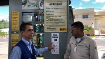 Devido ao grande número de denúncias e o aumento no preço do combustível, a equipe de fiscalização está visitando os postos em todo o Estado