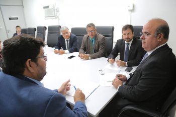 Tourinho dialoga com representantes da OAB, na CGJ/AL. Foto: Itawi Albuquerque