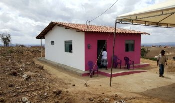 Termo de cooperação foi assinado na comunidade Tabacaria, durante a solenidade de entrega das primeiras casas, de um total de 50, que estão sendo construídas na região - Pinehas Furtado
