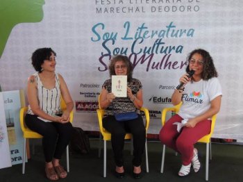 Durante bate papo, autora Angélica Freitas, falou das inspirações para o lançamento de seus livros