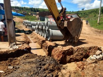 Serviço de drenagem leva melhorias aos bairros de São José da Laje 