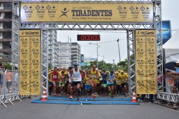 Cerca de 1500 atletas profissionais e amadores, civis e militares participaram da última edição da Corrida Tiradentes