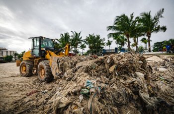 Autarquia de Limpeza Urbana limpou a Foz do Salgadinho, tirando mais de 420 toneladas de lixo acumulado no local após as chuvas. | Jonathan Lins/Secom Maceió