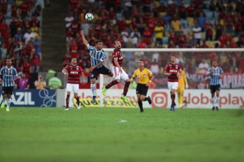 Diante do seu torcedor, Flamengo venceu e mantém esperanças de título. (foto: Gilvan de Souza/CRF)