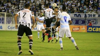 Jogo truncado acabou sem gol, em Arapiraca (Foto: G1) 
