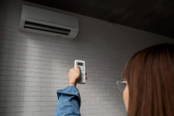 Velocidade de refrigeração, funcionamento mais silencioso e durabilidade aumentada também fazem parte das vantagens desse tipo de ar-condicionado
