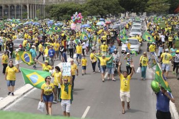 Manifestação a favor de Bolsonaro e contra o PT na Esplanada dos Ministérios, em Brasília. - José Cruz/Agência Brasil