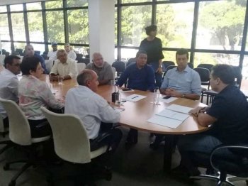 Governador Renan Filho recebeu prefeitos do sertão alagoano em audiência intermediada pela AMA