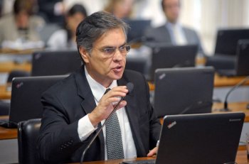 Senador Cássio Cunha Lima é autor do projeto que prevê a prisão após condenação em segunda instância. (foto: Pedro França/Agência Senado)