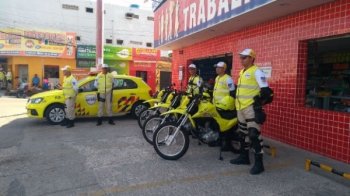 Ronda no Bairro consiste num policiamento mais próximo da sociedade com policiais a pé, motos e bicicletas