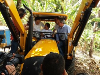 Trator doado pelo governo vai reforçar produção dos agricultores familiaresAscom Seagri