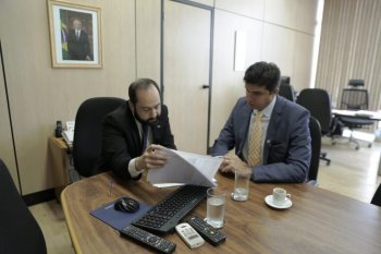 Rui Palmeira se reuniu com o secretário-executivo adjunto do Ministério da Educação. Foto: Joel Ribeiro