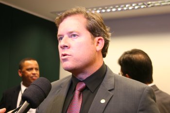 Faltando três semanas para a desincompatibilização do cargo, nome de ministro do Turismo, Marx Beltrão, avança como um dos principais concorrentes a uma das vagas ao Senado