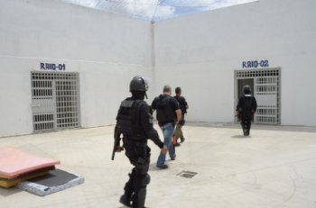 Seguindo as diretrizes da Ressocialização, agentes e policiais desencadeiam operações para manter ordem nos presídios - Jorge Santos