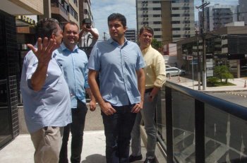 Prefeito Rui Palmeira visita o Comfort Hotel. (fotos: Marco Antônio/Secom Maceió)