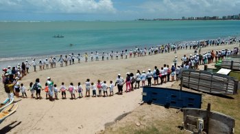 Evento reúne voluntários para mutirão de limpeza nas praias (Foto: Instituto Biota de Conservação)