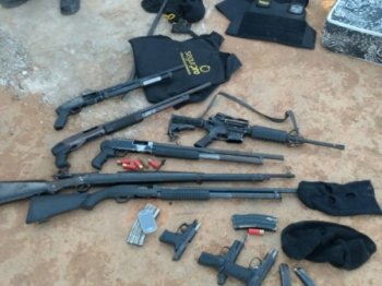 Armas que estavam com os criminosos (Fotos: Cortesia)