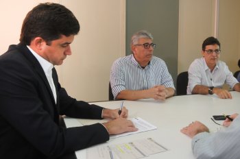 Prefeito Rui Palmeira assina contrato para construção de mil novas unidades habitacionais. Foto:Marco Antônio/Secom Maceió