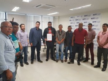 Procurador da República Bruno Lamenha recebe de lideranças indígenas manifesto contra medida provisória 870/2019