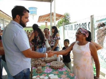 Prefeito Arthur Freitas apoia realização de feira com produtos da agricultura local