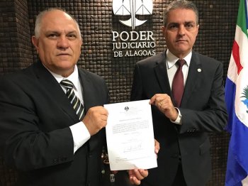 Desembargador Otávio Praxedes e presidente do Funjuris, juiz Maurício Brêda, assinaram a ordem para execução dos serviços