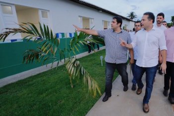Governador acompanhou o resultado da reforma do Complexo Municipal de Educação Básica Deputado José Medeiros, no Bairro Alto do Cruzeiro