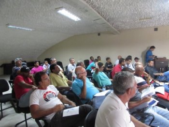 Dirigentes e representantes do futebol amador discutiram demandas para 2017 com secretária Cláudia Petuba - Ascom