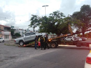 Fiscalização recolhe veículos estacionados irregularmente em locais proibidos. Foto: SMTT