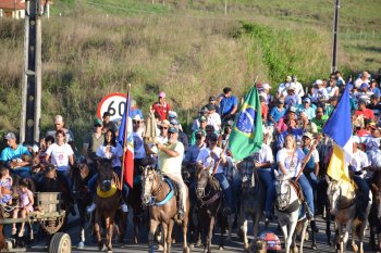 Cavalgada reúne centenas de devotos e cavaleiros no último final de semana