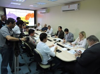 Secretário Lima Júnior destacou, durante coletiva à imprensa, o combate a homicídios na capital. Fotos: SSP/AL