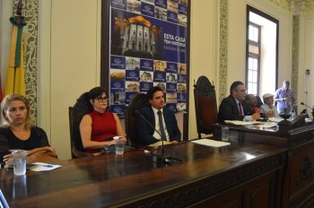 Debate foi proposto pelo vereador Luciano Marinho e reuniu diversas autoridades do Estado e Município