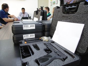 Seris entrega de 360 armas de fogo em solenidade na sede da pasta, em Maceió, nesta quarta-feiraBruno Soriano