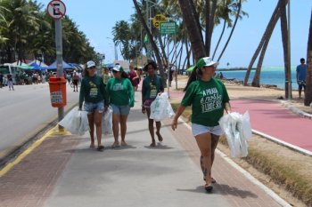 Durante o Carnaval, banhistas receberão sacolas biodegradáveis e terão acesso a informações sobre descarte correto de lixo - Ascom IMA
