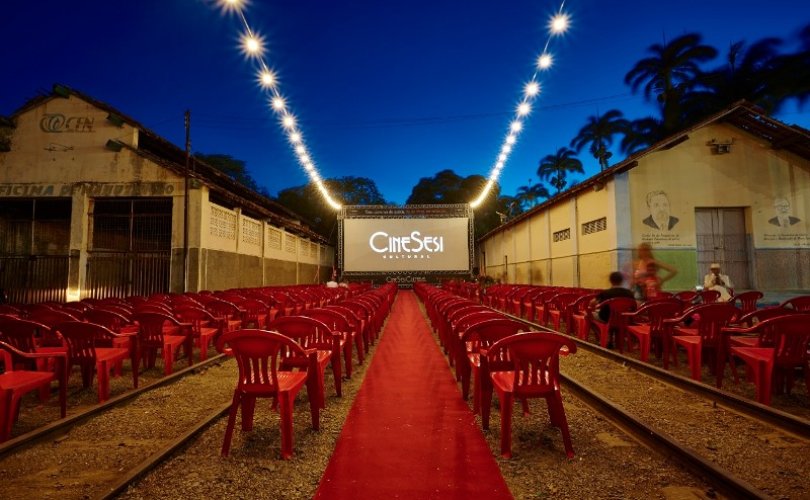   O projeto, patrocinado pelo SESI Alagoas, está percorrendo 20 municípios do interior do Estado. E realiza oficinas de cinema de animação e palestras temáticas. Tudo de graça