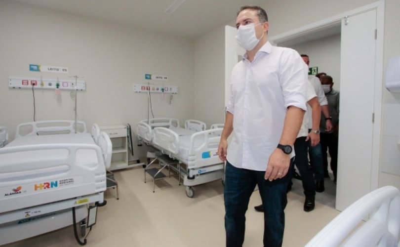 overnador Renan Filho entregou o hospital nesta segunda-feira