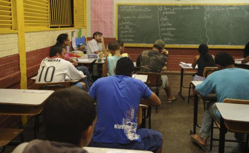 Atualmente, 2,3 milhões, o equivalente a um terço do total de 8,3 milhões de estudantes do ensino médio, estão matriculados no noturnoArquivo/Agência Brasil