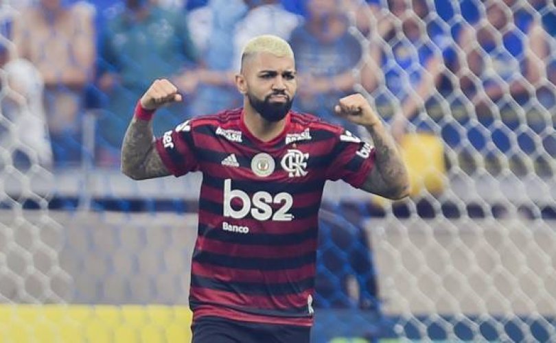 Gabriel comemora gol pelo Flamengo diante do Cruzeiro (Foto: Douglas Magno/BP Filmes.)