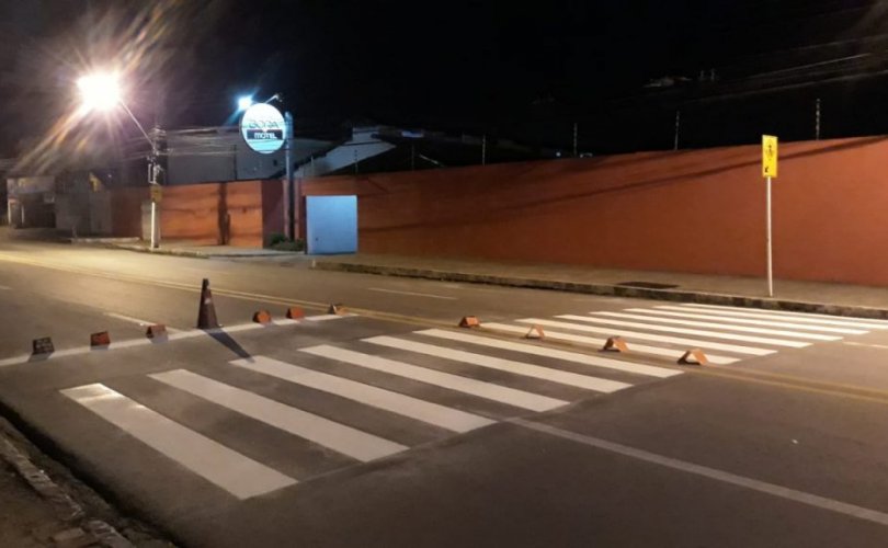 Prefeitura segue com implantação de nova sinalização horizontal na Santa Amélia. Fotos: Ascom SMTT