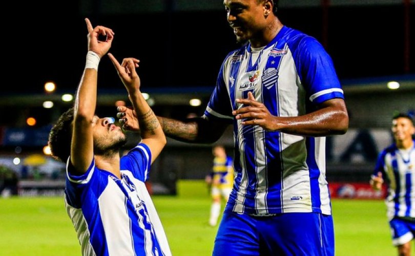 Azulinos festejaram goleada tardia (Foto: Ailton Cruz/Gazeta de Alagoas)